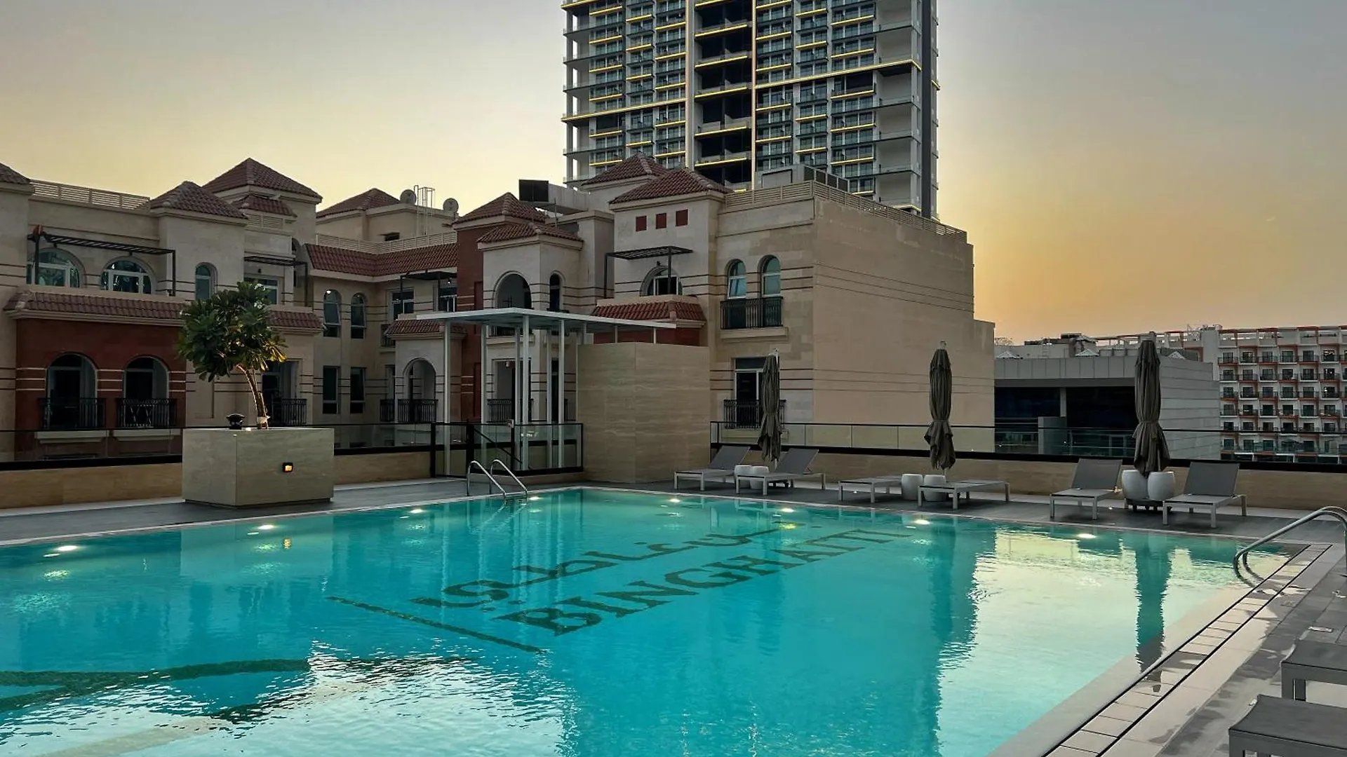 Modern & Bright 1Br Suite Dubai Apartamento
