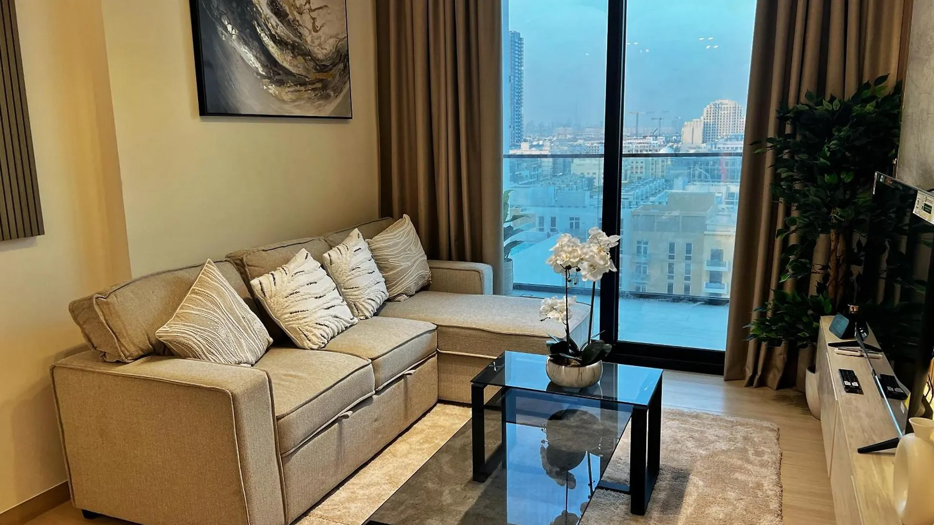 Modern & Bright 1Br Suite Dubai