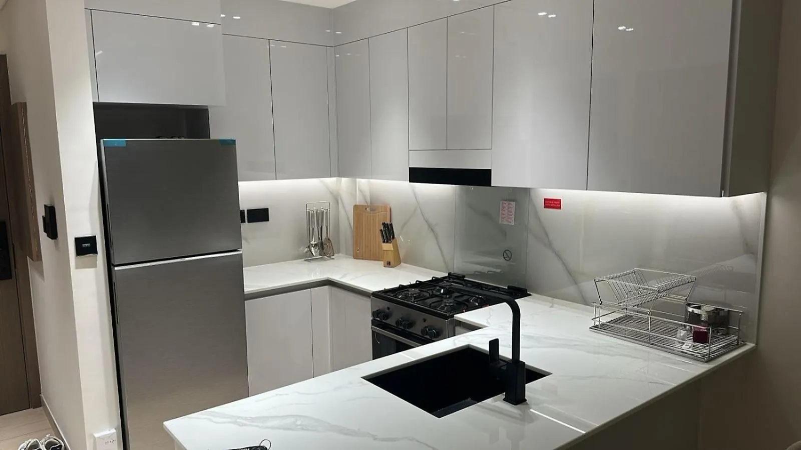 Modern & Bright 1Br Suite Dubai