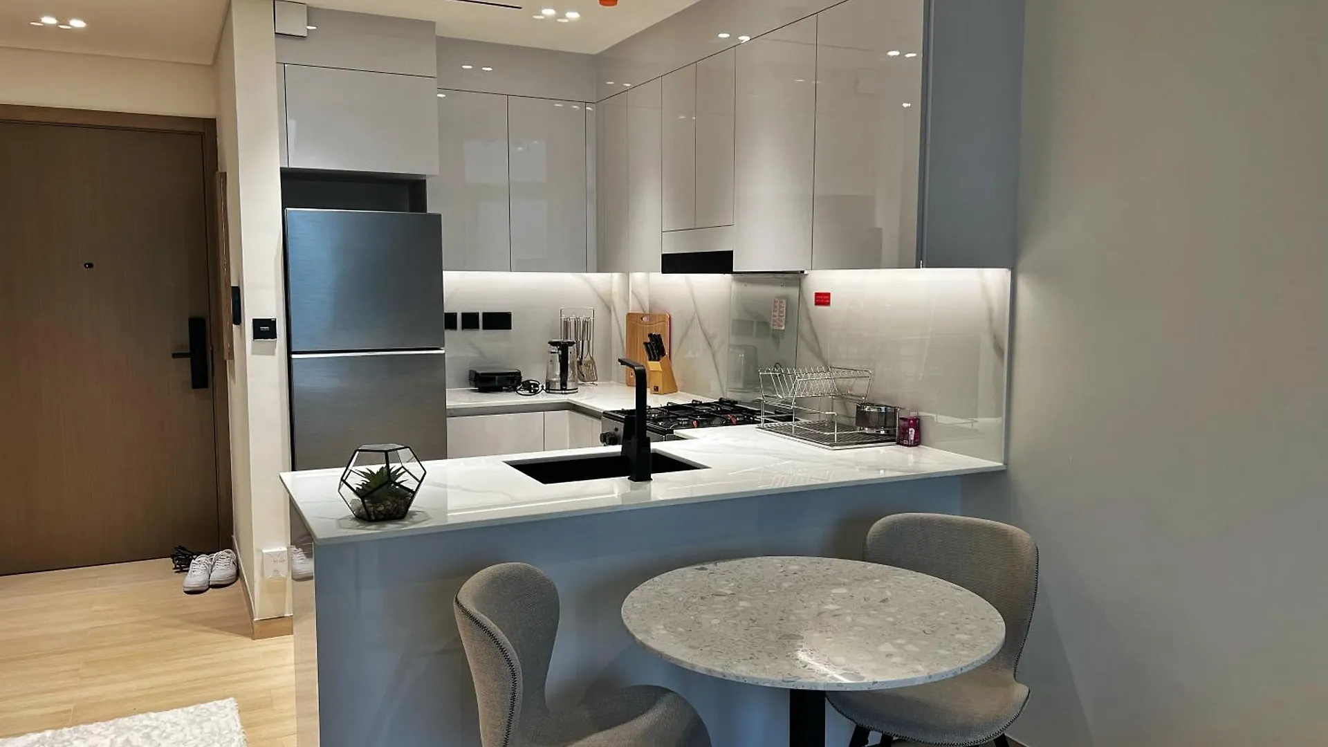 Modern & Bright 1Br Suite Dubai Apartment