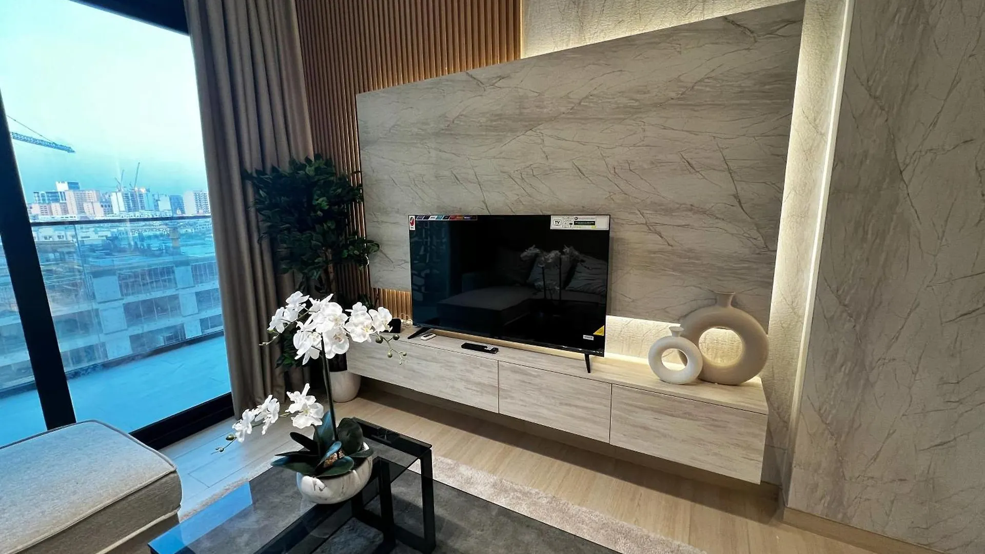 Modern & Bright 1Br Suite Dubai